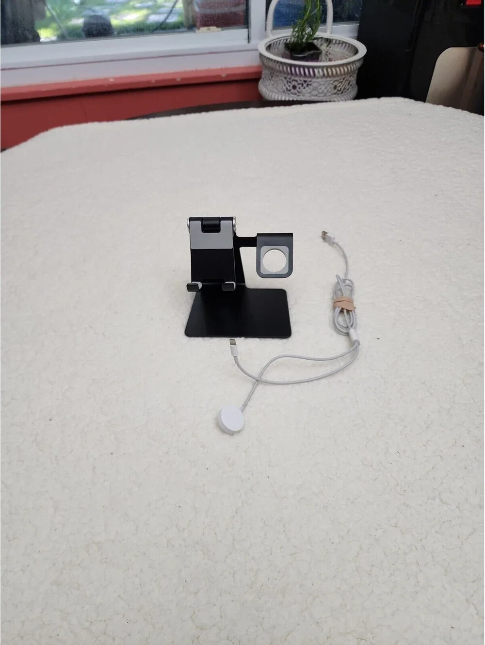 OMOTON Aluminum Phone Stand Desk Holder Apple Watch USB Charger Dock Silver BLAC